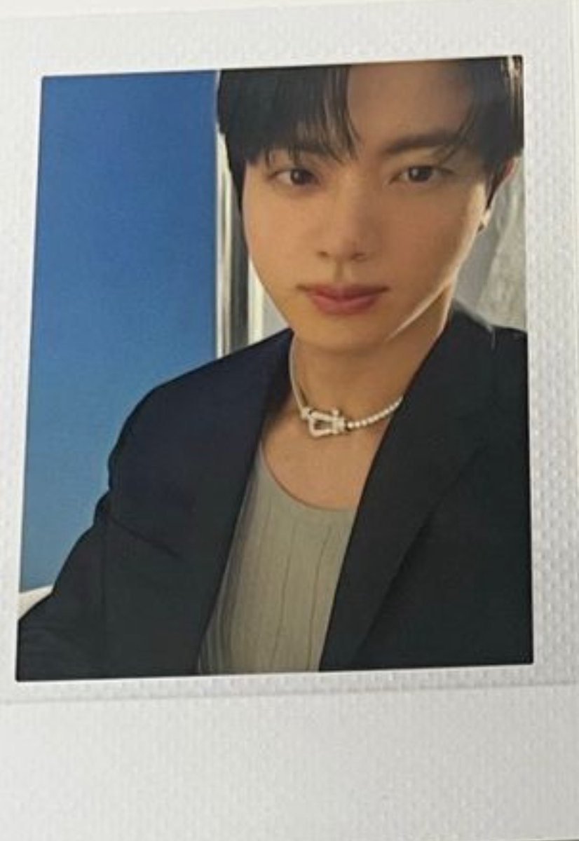 Omaygad so handsome 🫶🫶🫶🫶😍 tunjukkan pesona kalung fred kamu king🫶

*photo from BTS instant photo

#JIN #BTSJIN #방탄소년단진 #진