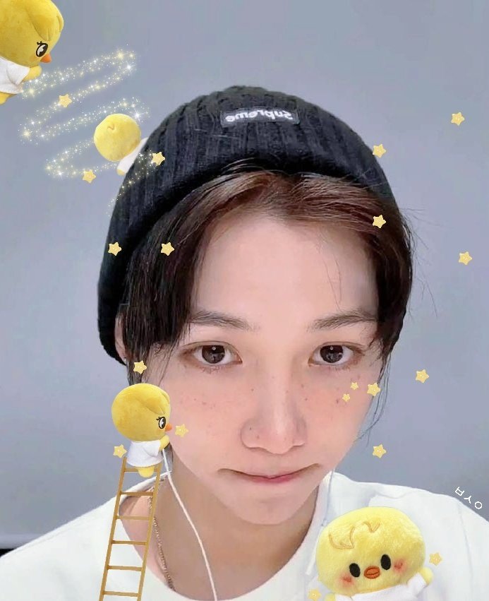 godboksang's tweet photo. 반짝반짝 빛나는 별까로 용복이 주근깨  🐥✨️ https://t.co/D8jFvpMPFW
