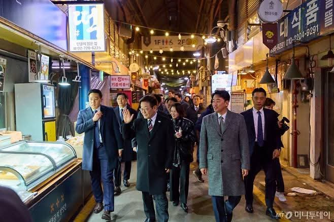 근데 윤석열 대통령은 술 먹는다고 왜 까인거임..?!