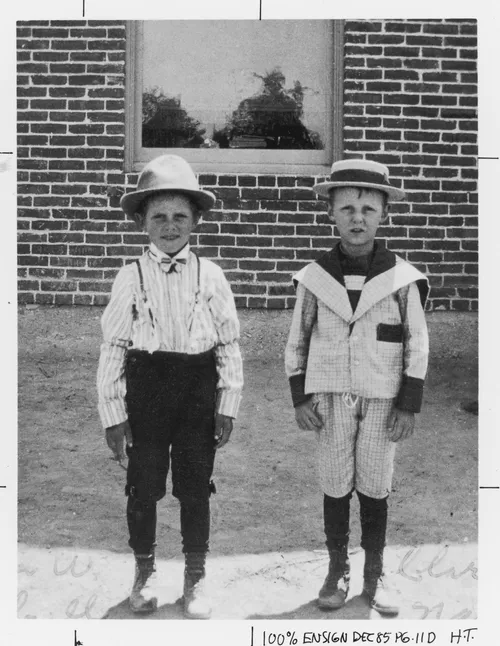 actsofapostles_'s tweet photo. Spencer W Kimball (Apostle 62)
1902
Thatcher Arizona

Spencer W Kimball was six years old when he became aware of his first miracle. https://t.co/nnbvUAN5YN