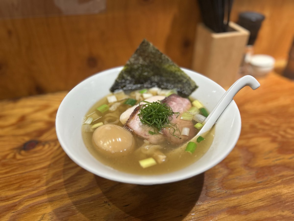 麺や 晴心

・味玉手揉み中華そば 塩

煮干しの香り 昆布の旨味 を強く感じるスープ
表面が糊化していて芯が残っている麺は存在感が強く印象に残ります🔥
ごちそうさまでした！