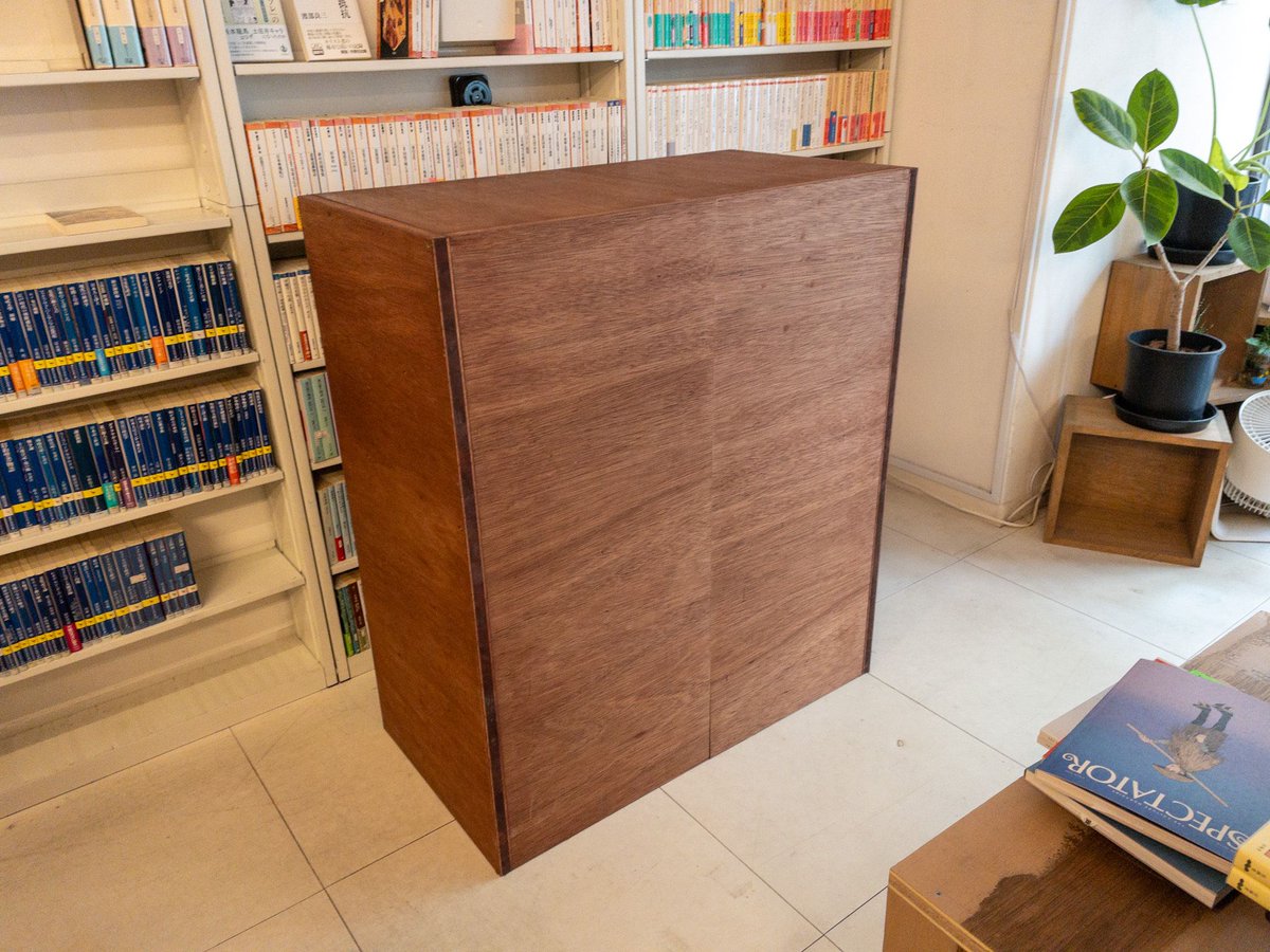 什器の譲渡について、本棚は多数お問合せを頂いているため締め切ります