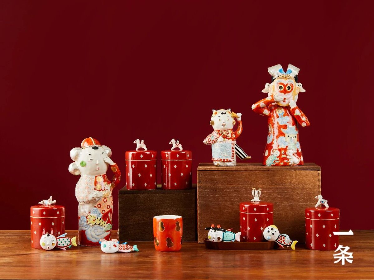 BeautifulJDZ's tweet photo. Jingdezhen artisans handcraft exquisite vessels, launching the Year of the Horse limited edition. https://t.co/4T5jNfdB7e