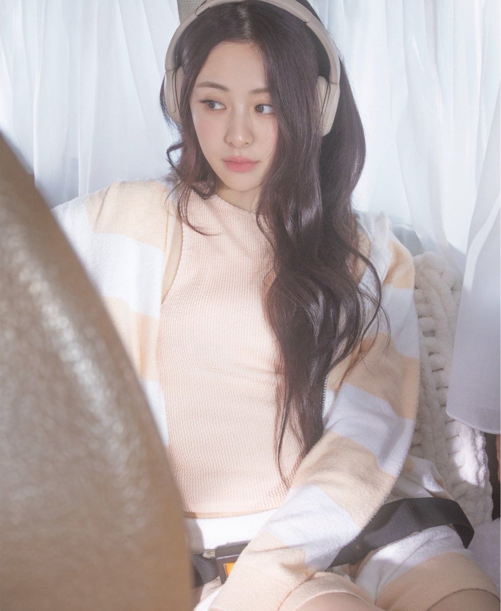 sserapics's tweet photo. HUH YUNJIN for GELATO PIQUE ♡ https://t.co/SJGtvKLKIC