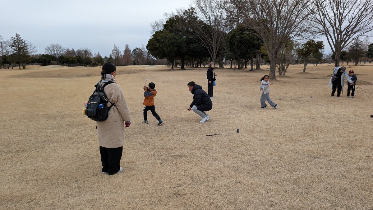⛳２月７日にジュニアゴルフレッスン会が開催されました🧑‍🦯プロゴルファ－によるレッスンのもとスタ－ト🧑‍🦯寒さにも負けず一生懸命に頑張る子供達の目がとても印象的でした✨　寒い日ではございましたが皆様にご参加いただきましてありがとうございました😃

#群馬県 #板倉ゴルフ場 #ゴルフ #ゴルフ場