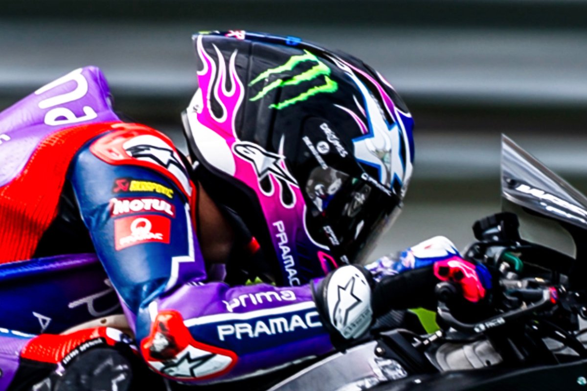 #MotoGP 

In data 6 febbraio anche Alpinestars con il modello S-R10 ha conseguito l'omologazione FIM FRHPhe-02, obbligatoria dal 1° gennaio scorso e necessaria per poter correre in tutti i campionati del mondo sotto l'egida FIM, MotoGP compresa. Alpinestars si unisce a (in