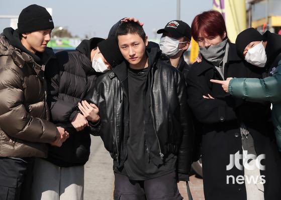 It's been an emotional rollercoaster dude
I was SO sad thinking Kyunnie would enlist without the members
AND THEN SUDDENLY they appeared to save the day for their baby maknae