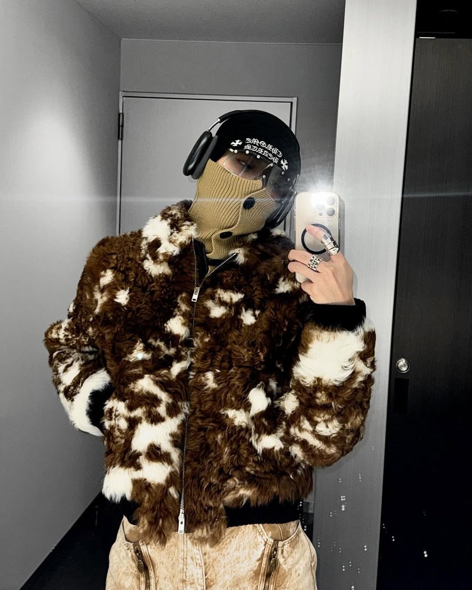 midoree_sum's tweet image. 앤팀 인스타 #니콜라스 

Winter armor on