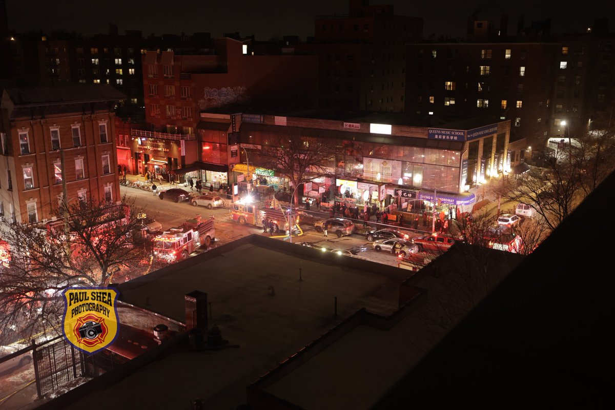 pauls612's tweet image. Few images from the 4th alarm in Queens tonight. #fdny #firebellclub