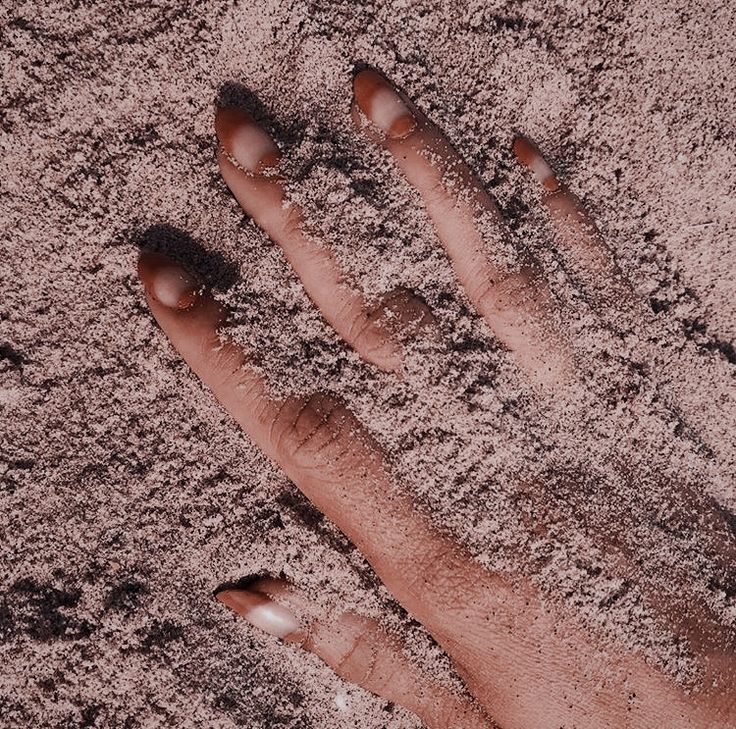 ❝Oh little honey, Papa's always workin' bringing home the money, so you don't have to worry, I'll always have you baby. . .

Hm-hm-hm-hm-hm-hmmm. . .oh,  𝙙𝙚𝙖𝙩𝙝𝙘𝙡𝙖𝙬 kill.

Fresh blood, rad burned flesh too. A favorite for those beauties. Makes a parched feller thirsty.❞