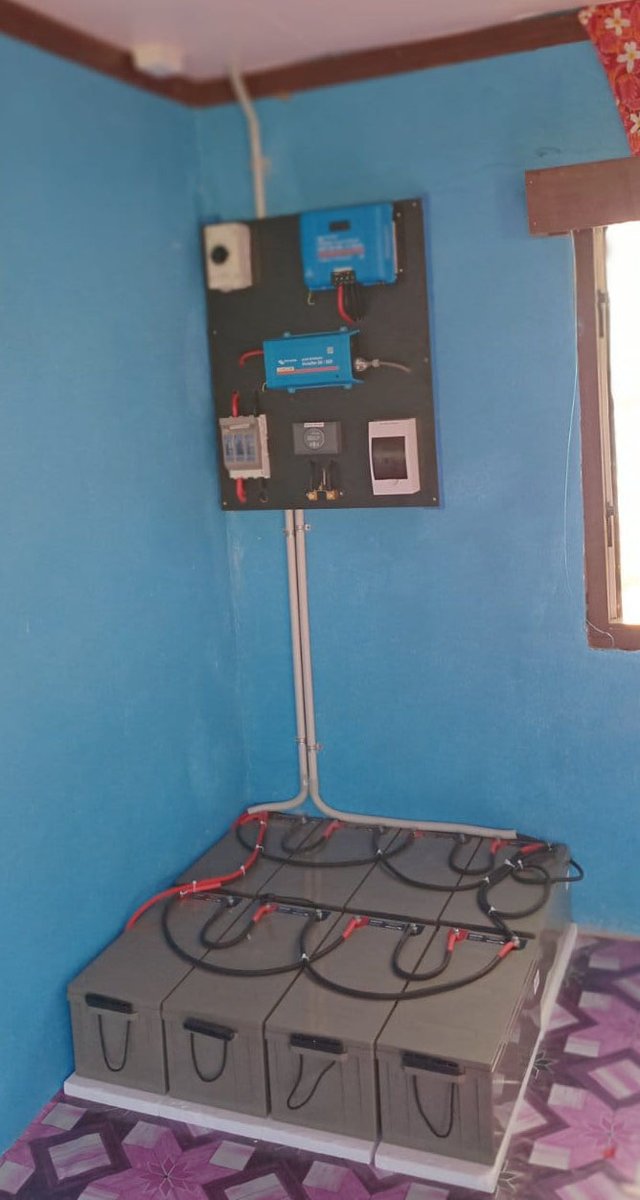 SolarFiji's tweet photo. Solar Fiji designed and installed 9 offgrid solar systems to power Starlink internet for the @DigicelFiji1  project in Vanuabalavu, in partnership with Rogo Network for the Starlink setup.
https://t.co/9BallX7Ml1

Another 24 systems will be installed soon in other outer islands! https://t.co/ysq7oAAjgY