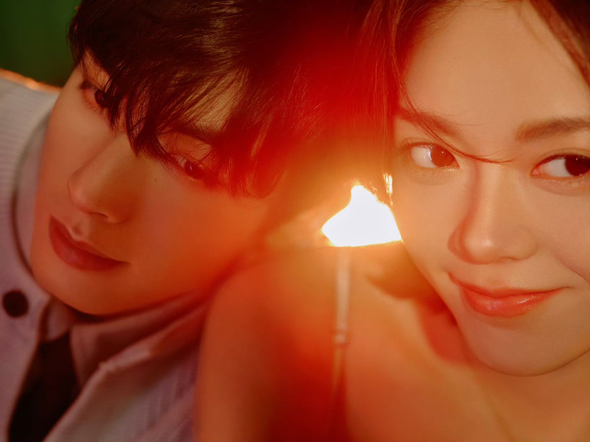 Heartbeats quicken, passion rises, burning bright as the midsummer sun. Rosy imprints are sweet whispers at the lips and traces of a fluttering heart.

#Guerlain Valentine's Day Special Presentation

#SongWeilong
[#ZhaoJinmai 🌾 #赵今麦]