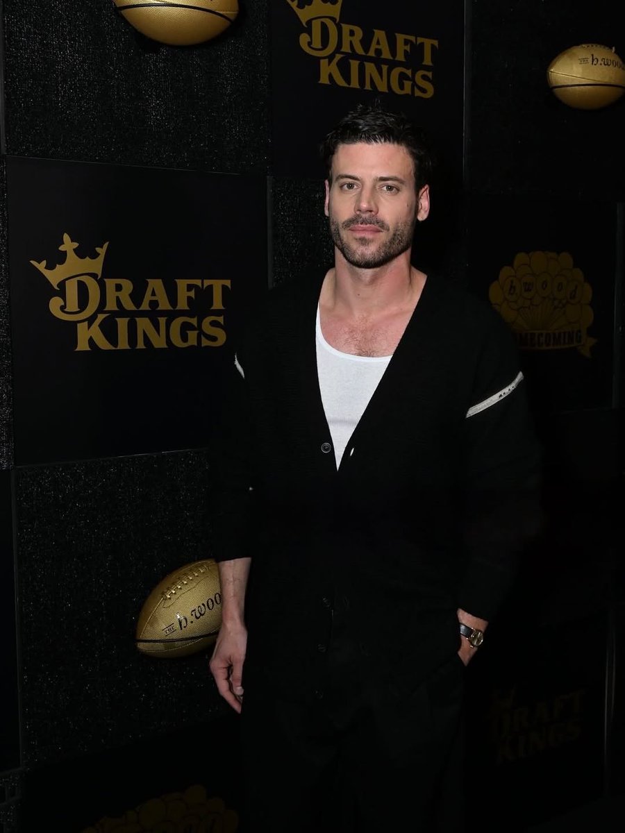 heatedrivalite's tweet image. we moved on too quickly from this look