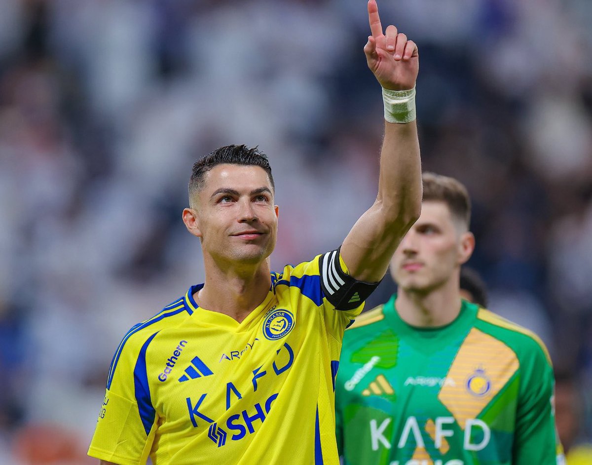 mim99h's tweet image. ياخي رونالدو رئيس الفيفا ماقدر عليه بيقدر عليه
عبدالسلام الحارثي ؟