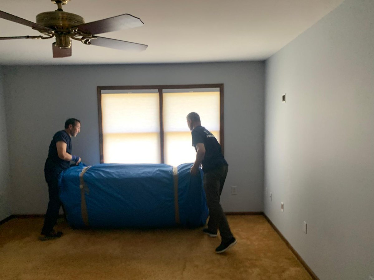 sharpvanlines's tweet image. Another day, another workout—Sharp Van Lines style 💪🚚

#SharpVanLines #NYCMovers #MovingDay #HeavyLifting #ProfessionalMovers 🏋️‍♂️📦🚛