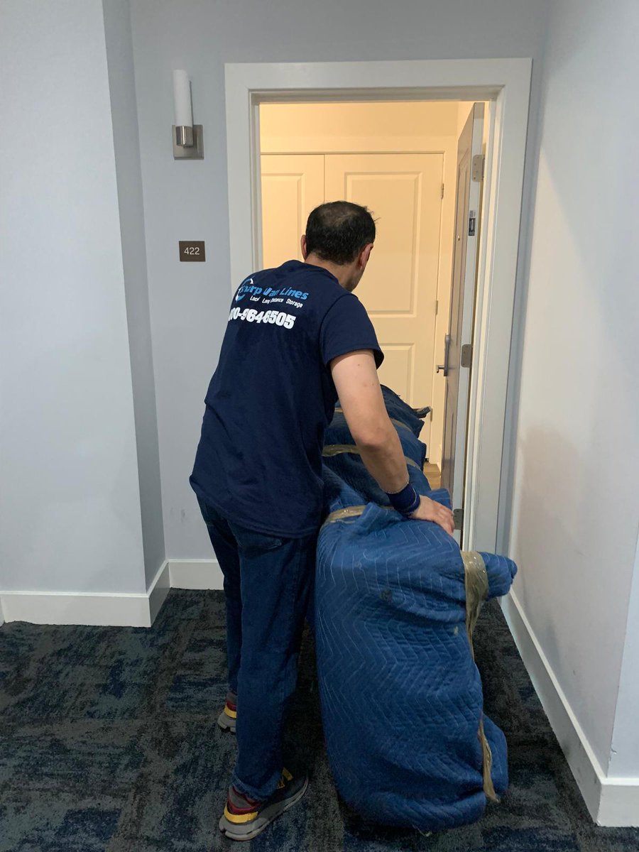 sharpvanlines's tweet image. If it looks heavy in the photos — that’s because it is.
If it looks calm — that’s experience.
#SharpVanLines #NYCMovers #MovingDay #HeavyLifting #ProfessionalMovers 🏋️‍♂️📦🚛
