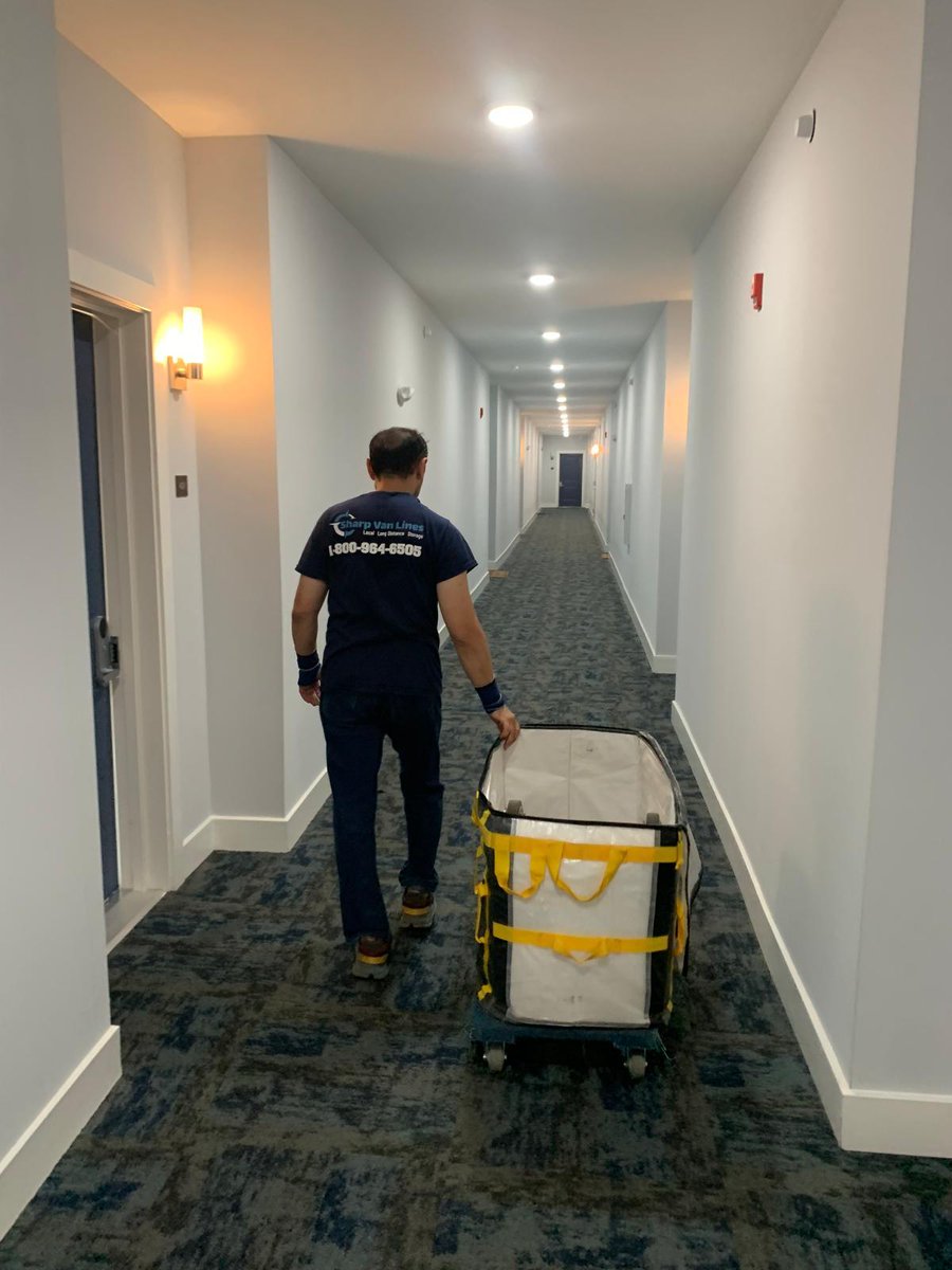 sharpvanlines's tweet image. If it looks heavy in the photos — that’s because it is.
If it looks calm — that’s experience.
#SharpVanLines #NYCMovers #MovingDay #HeavyLifting #ProfessionalMovers 🏋️‍♂️📦🚛