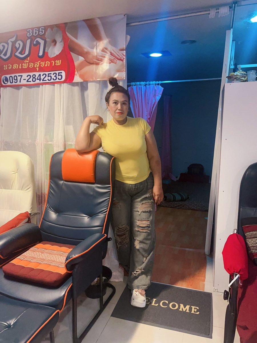 ใช้ชีวิตตัวเองให้มีความสุขส่วนความทุกข์เป็นของคนอื่น🫢🤪เปิดร้านทำงานค่ะรักคือเก่าจ้า