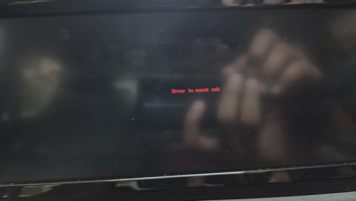 MumbaiLaw's tweet photo. @CitroenIndia @Citroen: My C3 infotainment is frozen on "Error in mount USB" after your software update. No USB was connected. The screen remains ON even after the car is locked, posing a severe battery drain risk!
​Is this the reliability you promise? Extremely disappointed.😡 https://t.co/HwOxubC6Ap