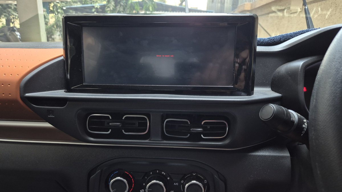 MumbaiLaw's tweet photo. @CitroenIndia @Citroen: My C3 infotainment is frozen on "Error in mount USB" after your software update. No USB was connected. The screen remains ON even after the car is locked, posing a severe battery drain risk!
​Is this the reliability you promise? Extremely disappointed.😡 https://t.co/HwOxubC6Ap