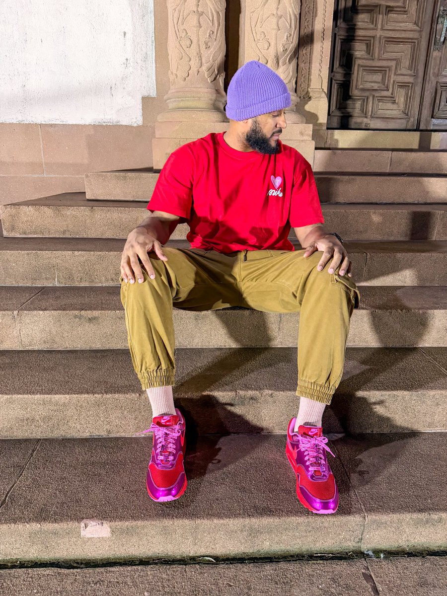 KicksOutOfLife's tweet photo. Normally I’m not into flamboyant colors, but the 2025 Nike Air Max 1 PRM Valentine’s Day Playful Pink changed that real quick. Paired with my Nike Valentine’s Day tee, I’m officially in my feelings this month of love 💕

#KicksOutOfLife https://t.co/cwY2yNShK2