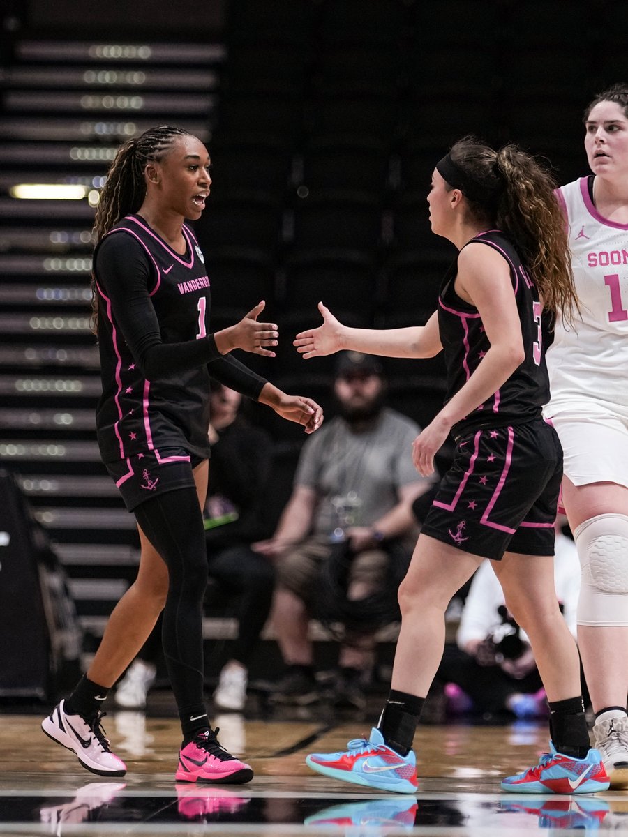 VandyWBB's tweet image. Scoring 30 points 🤝Aubrey Galvan 🤝 Mikayla Blakes 

Galvan - 30 points
Blakes - 34 points
