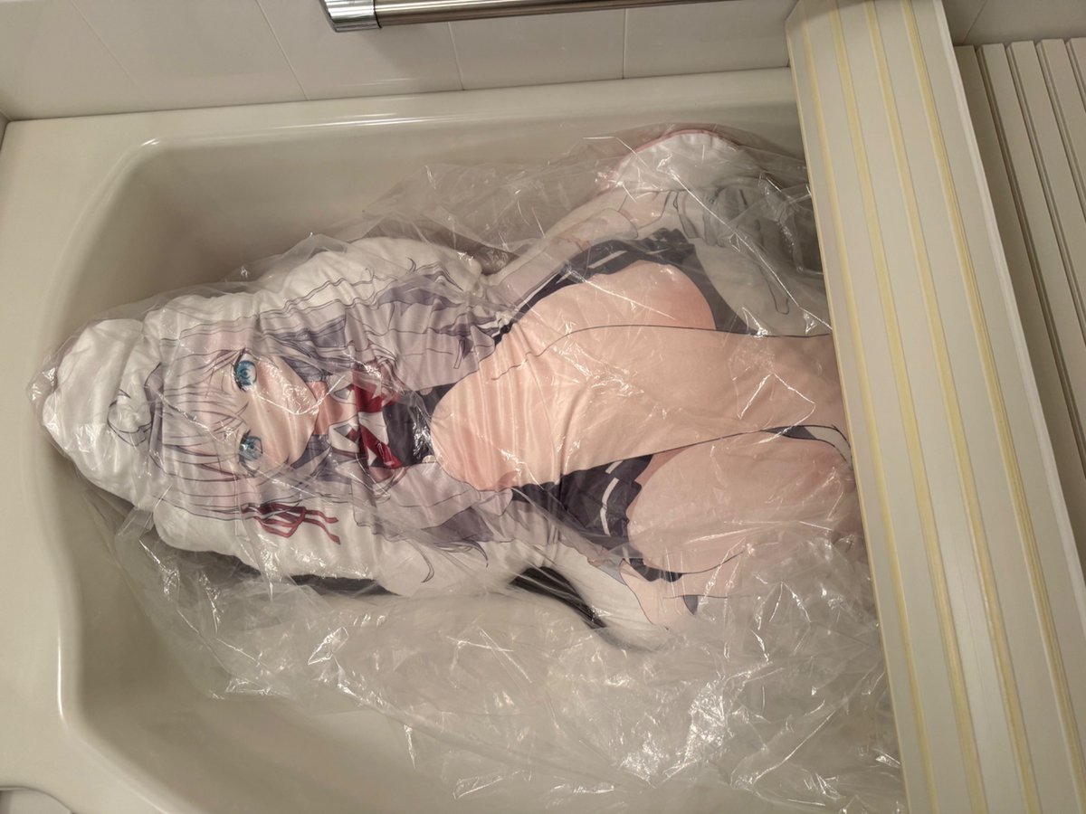 いい？消防点検のお兄さん達が帰るまで、ここで静かにしてるのよ
何があっても、決して声を出してダメ
約束よ？