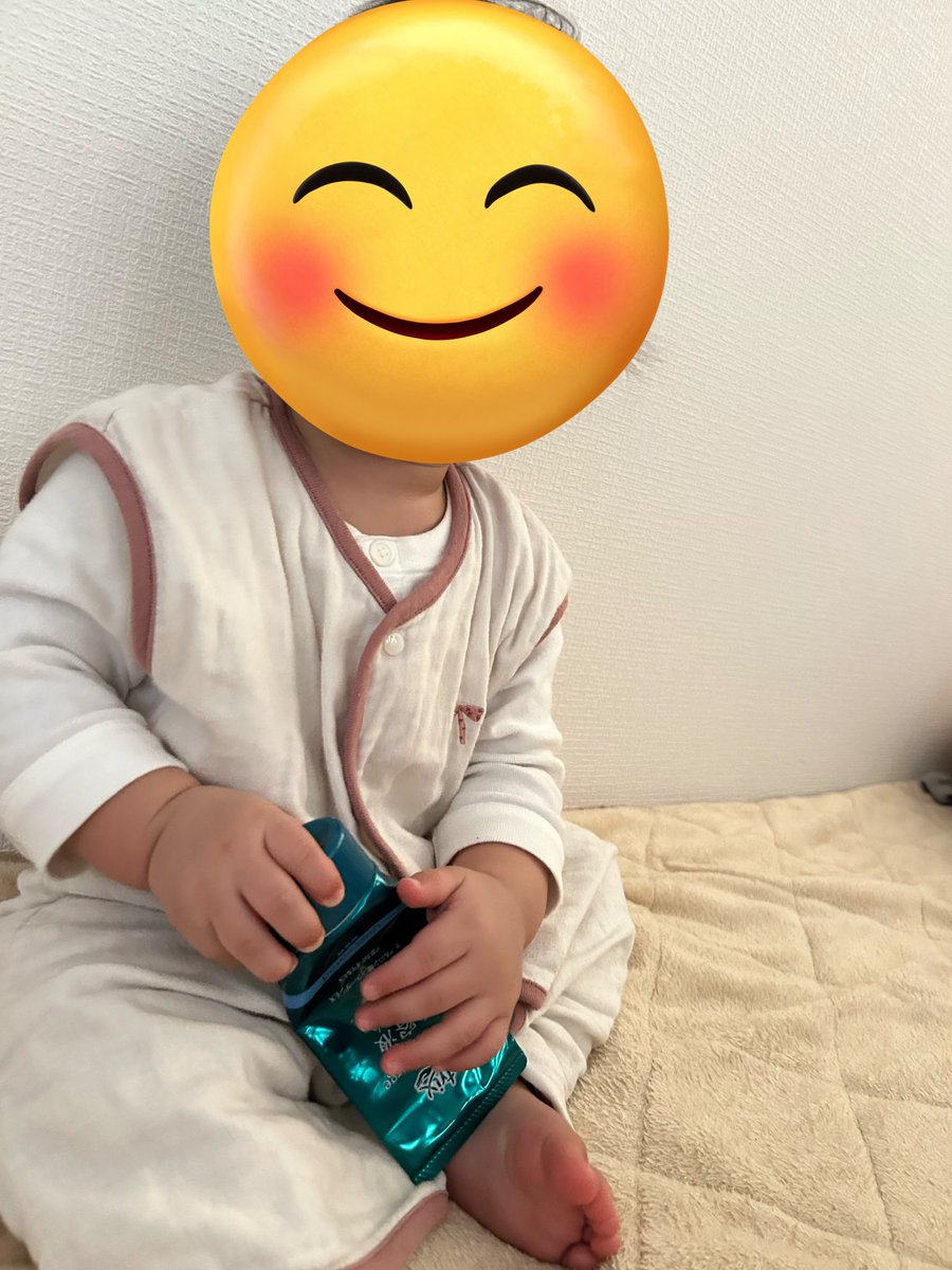 アトリックスのハンドクリーム🖐️
お気に入りすぎる…😂💕
お世話ボックスから1番に抜き取って
離さないし取りあげたらギャン泣き😭笑
このキラキラ感がたまらんのやろうな…✨