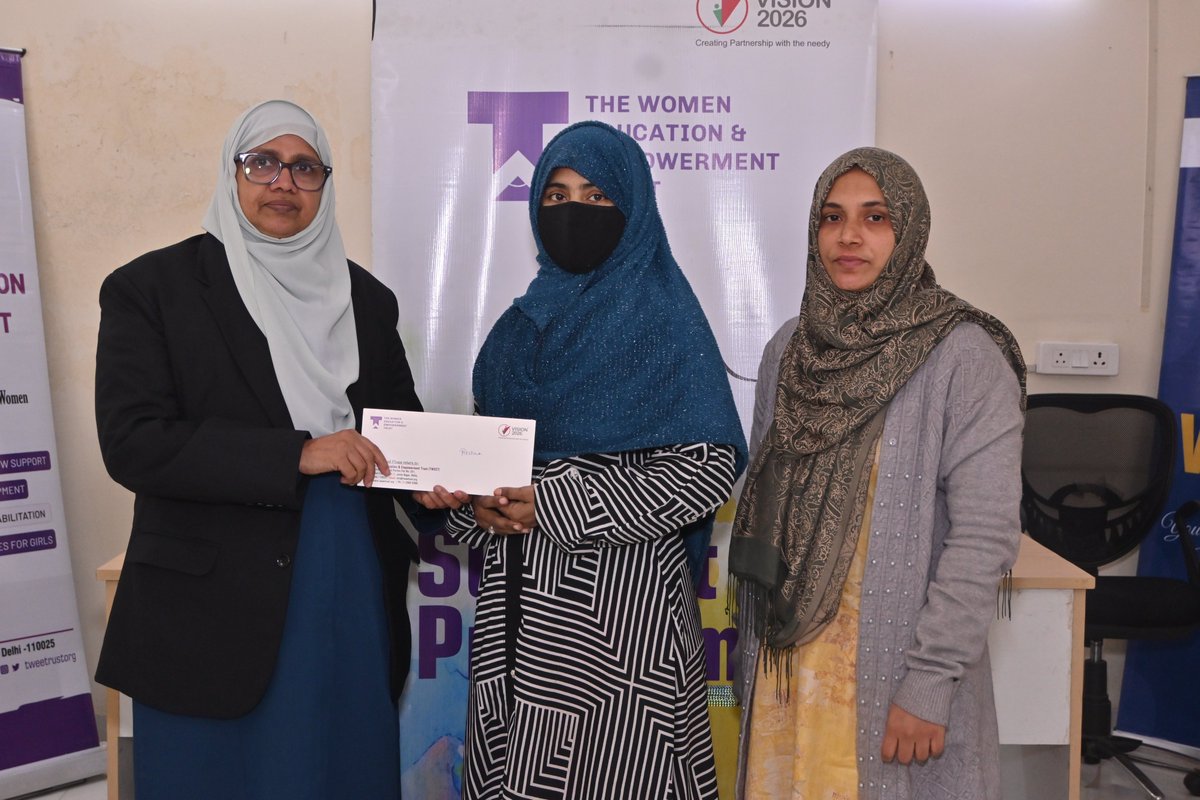 Empowering women, changing lives! 
Ms. Rahmathunnsia A, Chairperson of TWEET, led an inspiring session on 'Never Give Up' for widows, followed by QnA and cheque distribution.
Together, we can make a difference! 

#TWEET