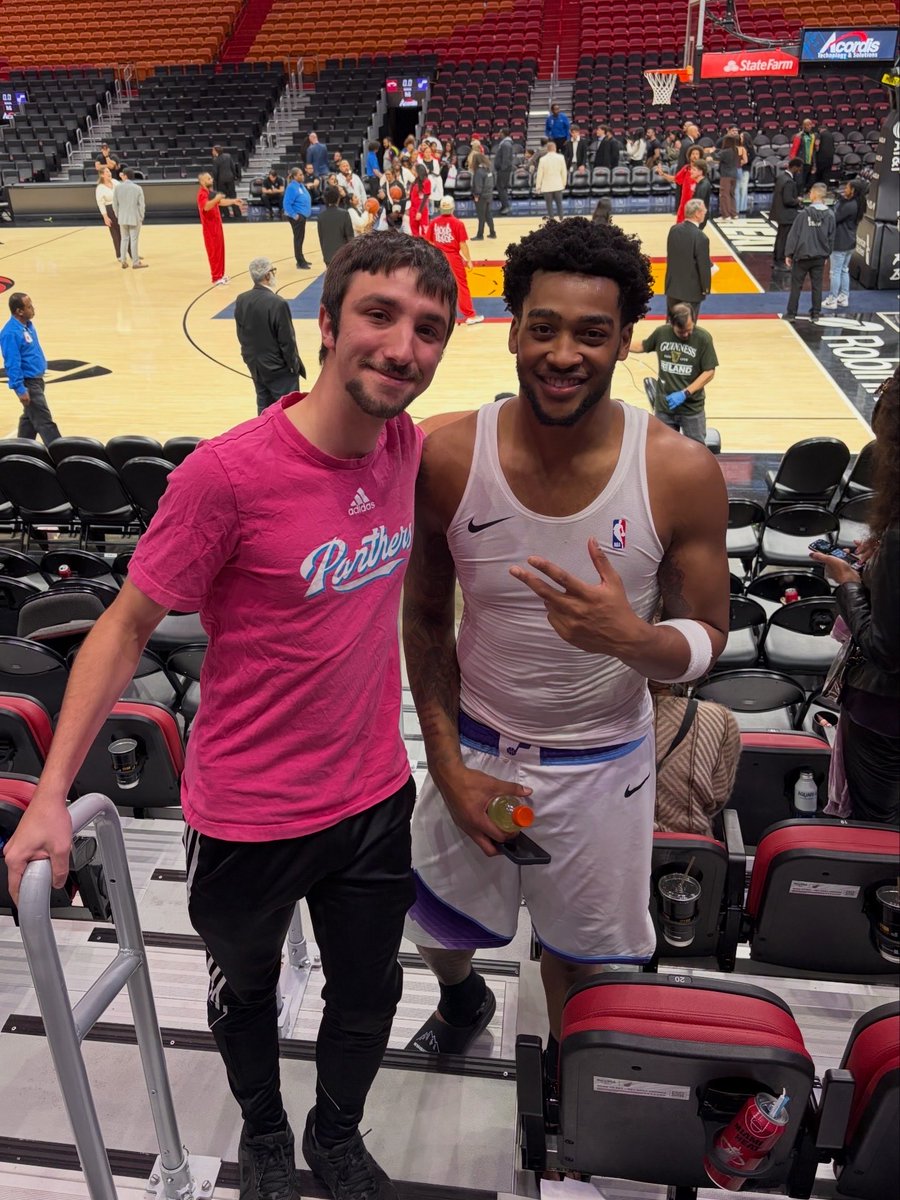 lhpsbasketball's tweet photo. LHP Hoops Alumni Reunion down in Miami tonight where Josh Webster ‘22 watched Brice Sensabaugh ’22 score the go ahead 3-point bucket in the final seconds to help his @utahjazz get the win against the Heat! ⚔️🏀🎵🏀 #TGHT #WE https://t.co/flrjPIFtOc