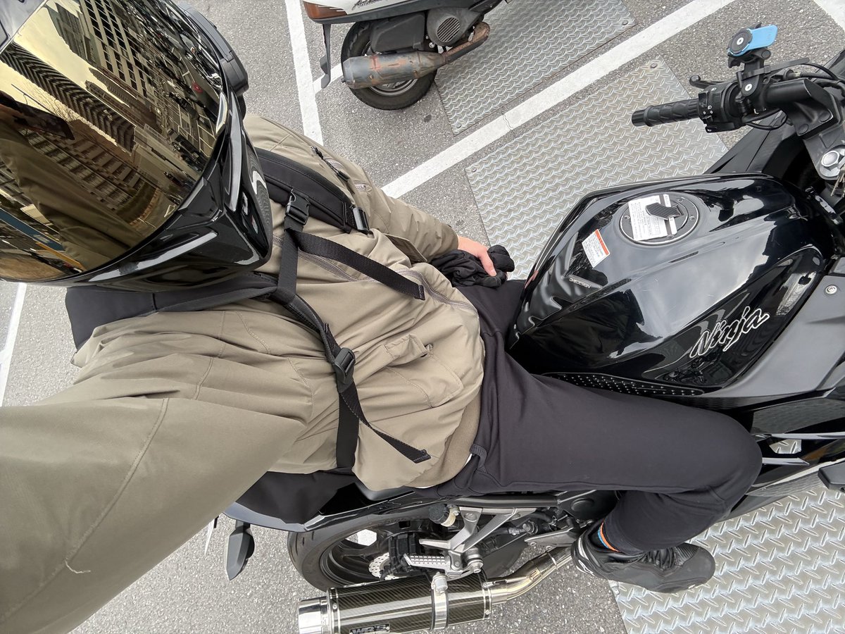 S1000rrKenta's tweet photo. 鬼久しぶりにバイク乗ったけど楽しすぎる笑
この靴って履かないとめっちゃ滑るとかある？ツルツルなんだよな…
詳しい人教えてください！！
#アルパインスターズ https://t.co/S27NTClSFu