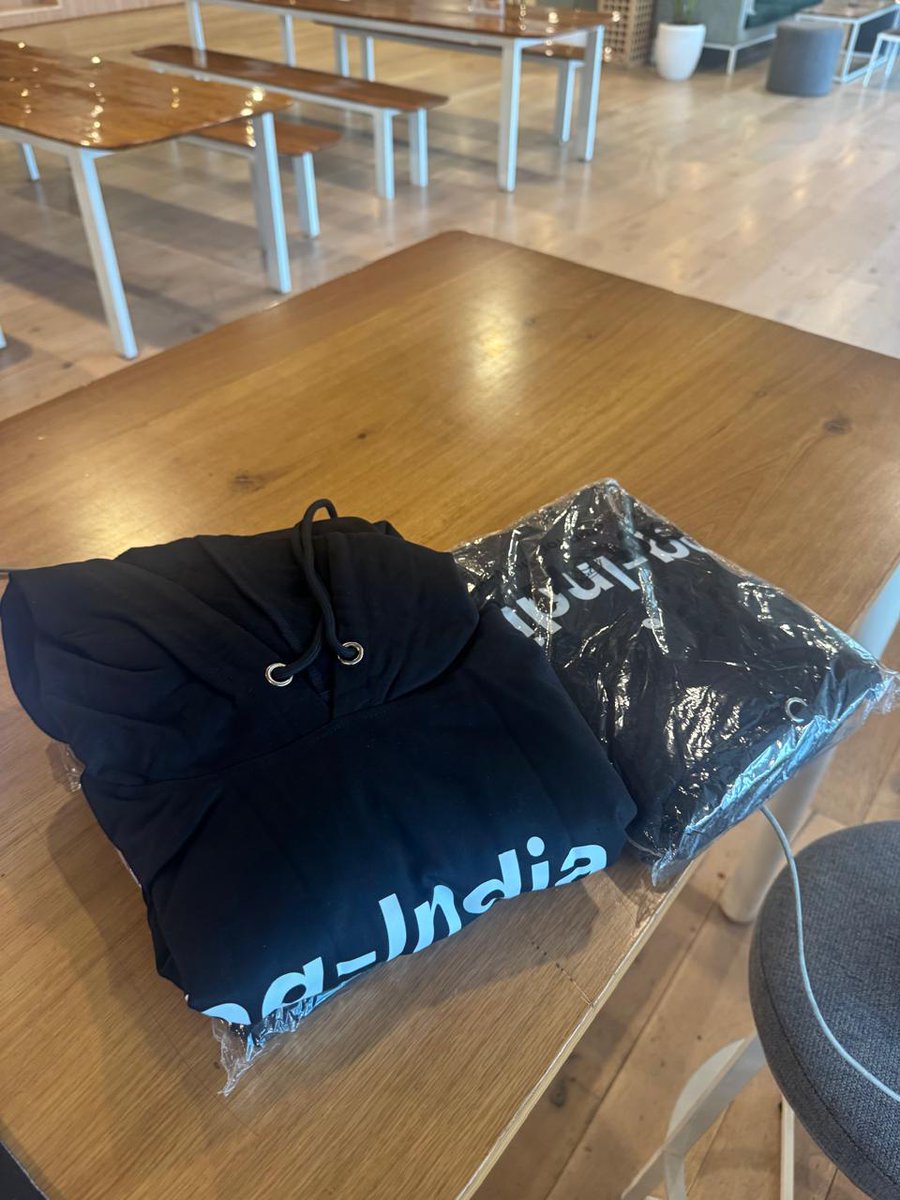 debug_mode's tweet image. As I give away the last 3 hoodies of #ngIndia2025, I couldn’t help but pause and smile at the journey #ngIndia has had with the #Angular and #WebDev community in India 💙

Some fun (and proud) numbers:

👉  Since 2016, we’ve hosted ~100 free meetups, webinars, and workshops

👉 7