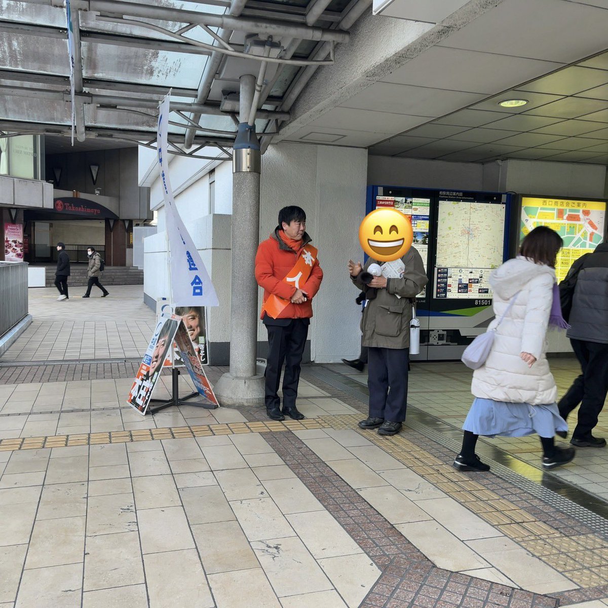 honjosatoshi's tweet photo. 今日は柏駅西口からスタート。6年前、私が初めて駅立ちをした場所です。

今日も多くの皆様から、励ましの声をかけていただきました。中道がんばれ、のお声も。今日も一日ご挨拶回りです。 https://t.co/eEWvGml18M