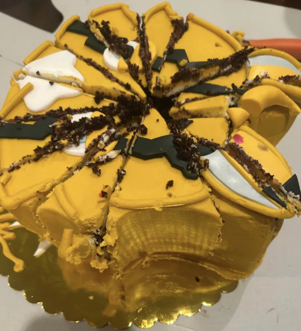 LilyEmilLammers's tweet image. I had a Pristimon cake for my birthday which was a cute idea until it came time to kill Pristimon