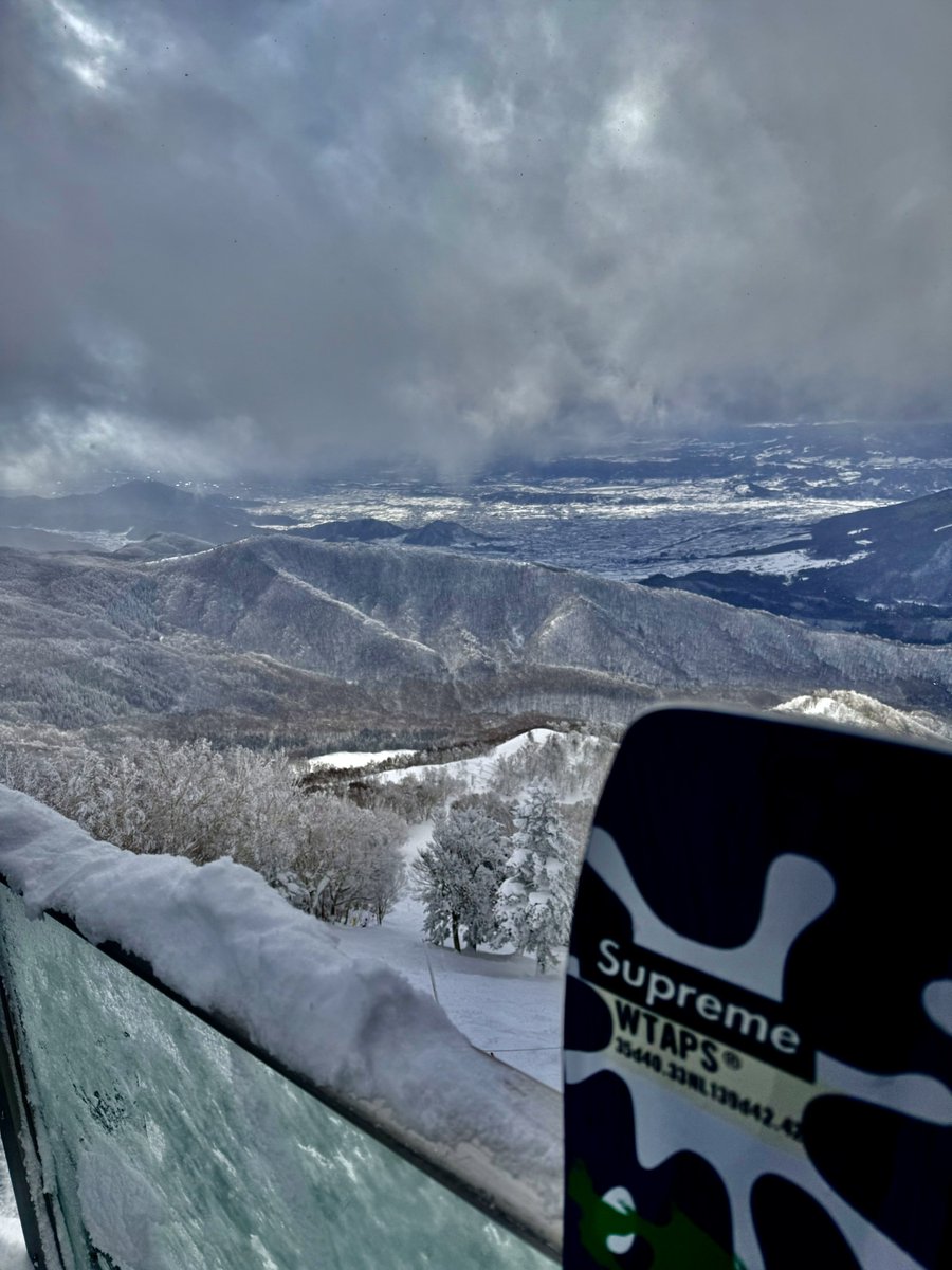 Kitsunetsuki0's tweet photo. 休みを取って3日間の山籠り🏂
今シーズンは湯田中の温泉に泊まって竜王へ♨️
夜は日本酒🍶
#fashion #snowboarding #yonex #mahf #スノボ好きな人と繋がりたい https://t.co/3Yl7ae5Mus