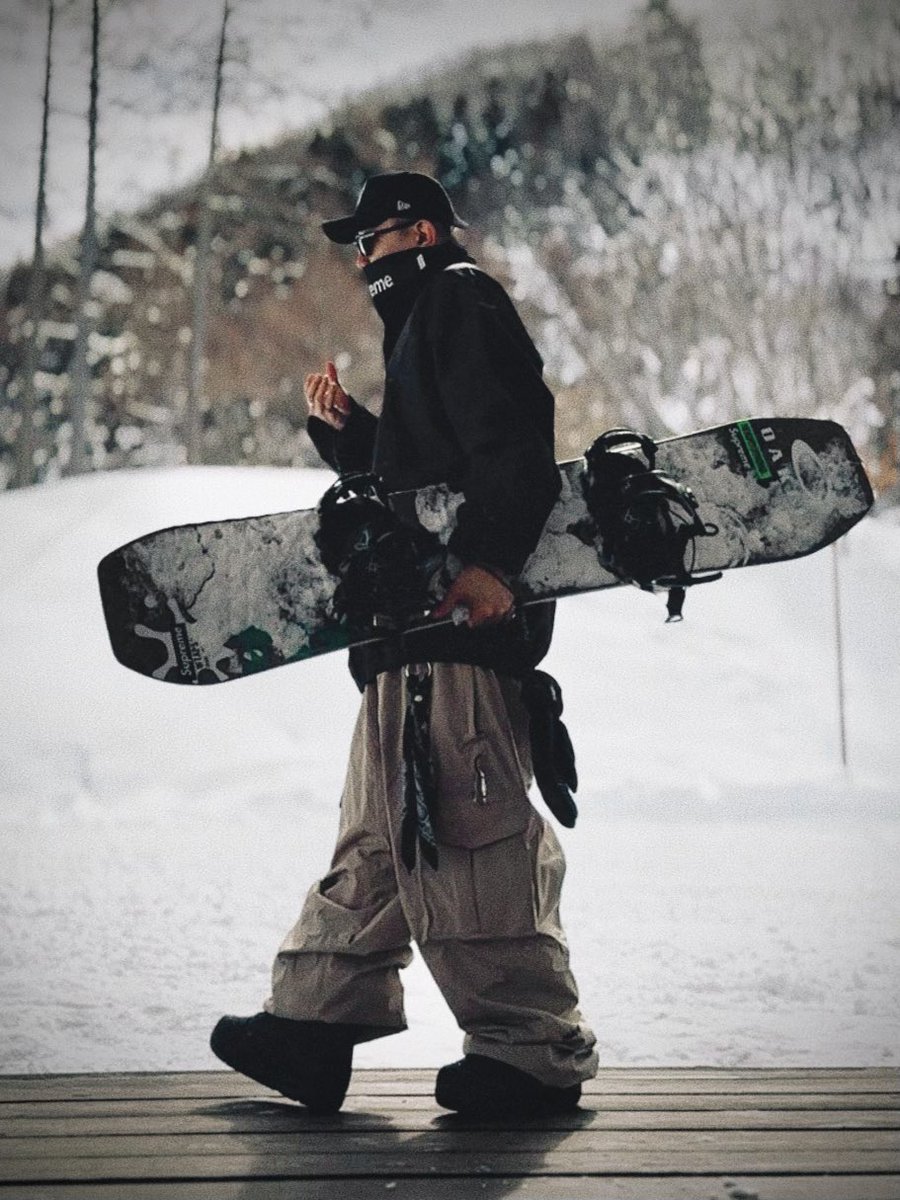 Kitsunetsuki0's tweet photo. 休みを取って3日間の山籠り🏂
今シーズンは湯田中の温泉に泊まって竜王へ♨️
夜は日本酒🍶
#fashion #snowboarding #yonex #mahf #スノボ好きな人と繋がりたい https://t.co/3Yl7ae5Mus