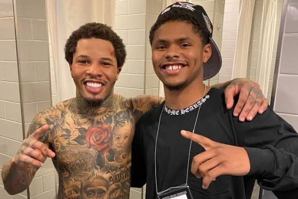 DeemByAnyMeans's tweet photo. He became weird right after SHAKUR acted like his fake friend! Then left right after this photo and said tank would never fight him basically he scared of him ! YEAH TANK REALLY WEIRD FOR THAT 😒 #memoryof🐘 https://t.co/xb4tD6WGUb