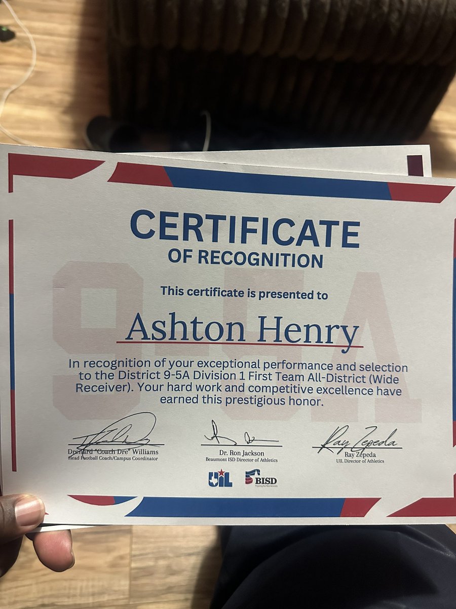 leonstelly29's tweet photo. Tonight was a great night at the awards banquet for me and my brothers that I went to war went this season here’s a few pics @CoachDre88 https://t.co/AW8YzFMatH