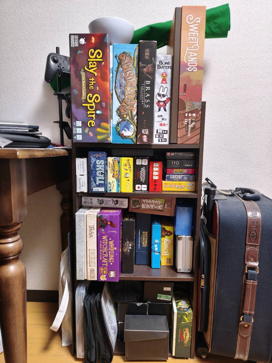 ボードゲームの棚がもうカツカツでこれ以上入らない