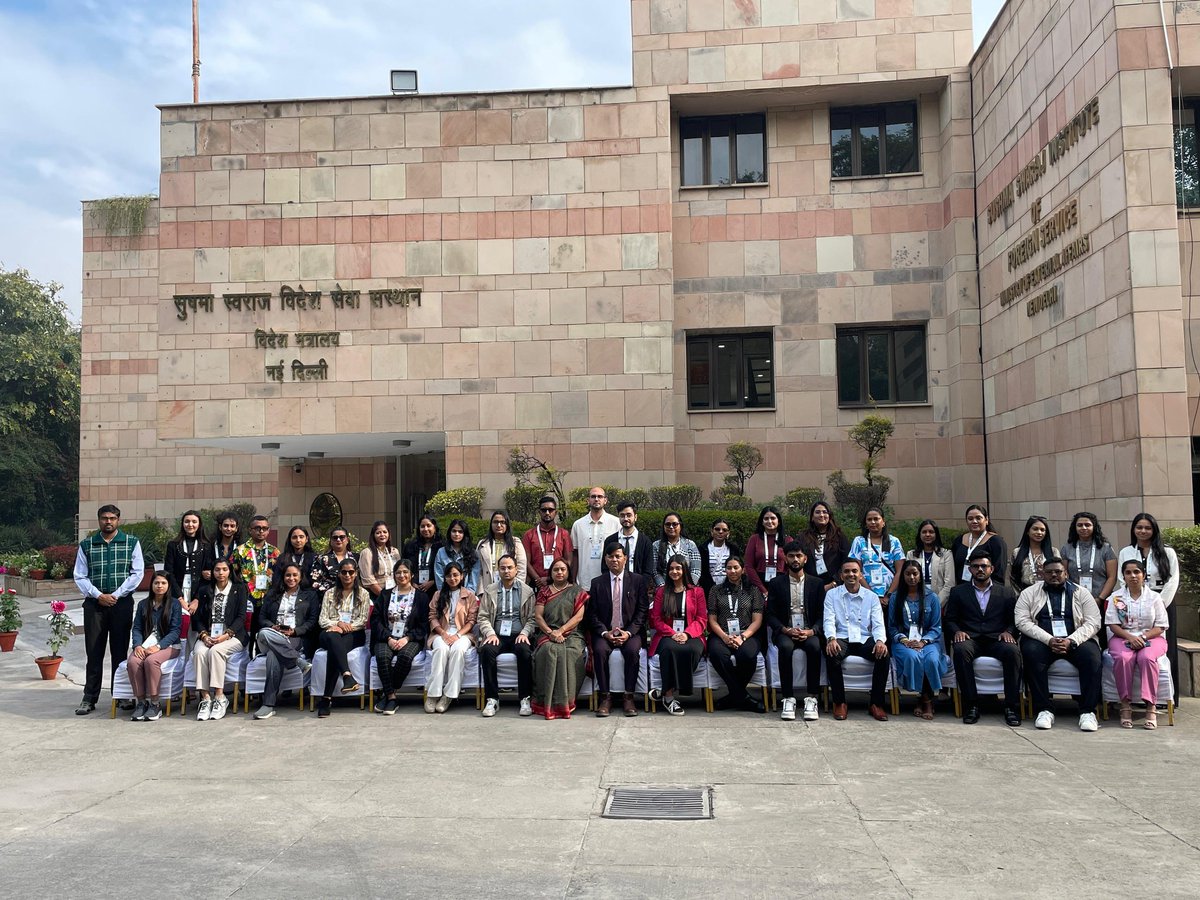 diaspora_india's tweet photo. The Ministry of External Affairs warmly welcomes the vibrant young members of our global Indian diaspora to the 87th #KnowIndiaProgramme. On their first day in Delhi, participants visited #SSIFS for an orientation session, marking the start of an enriching journey.
#87thKIP https://t.co/0DRRVxcZcu
