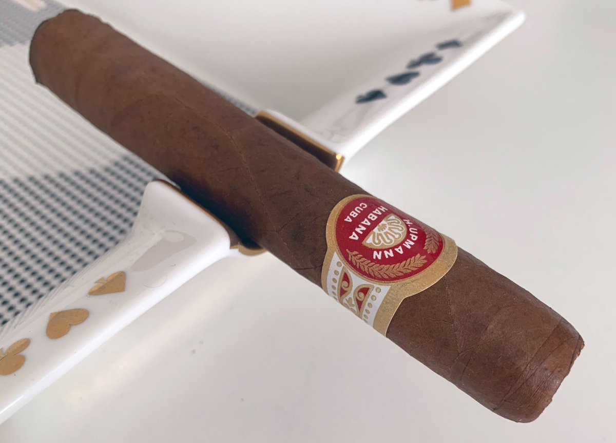 本日もキューバ直送H.Upmannキメて優勝してる✌🏿️('ω')🏆 #cigar #cuba