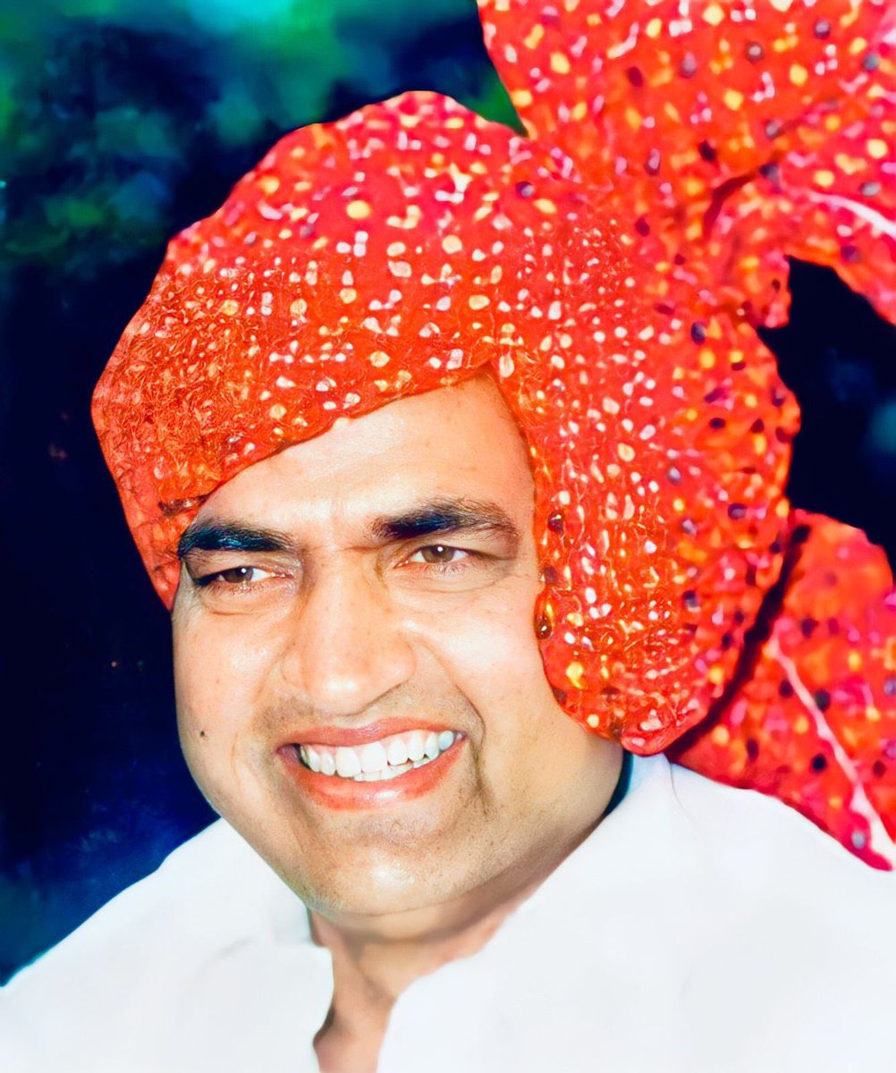 "जब तक गरीब, किसान, मजदूर के बच्चे पढ़-लिखकर उन कुर्सियों पर नही बैठेंगे जहां से देश की नीतियां बनती है एवं क्रियान्वित होती है तब तक देश की तरक्की संभव नहीं है"

पूर्व केंद्रीय मंत्री एवं लोकप्रिय किसान नेता स्व. श्री राजेश पायलट जी की जयंती पर उन्हें शत शत नमन।

#RajeshPilot