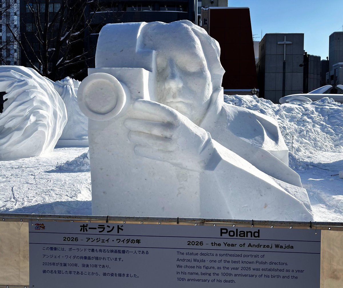 PLInst_Tokyo's tweet photo. W 50. Konkursie na Rzeźbę Śnieżną w Sapporo wzięli udział studenci z ASP 🇵🇱: Marta Ćwiklińska, Katarzyna Kiełczewska i Kacper Brach, których wspierał IP Tokio. Polski zespół wykonał rzeźbę „2026 Rokiem Andrzeja Wajdy”. #Wajda
Rzeźby można oglądać do 11.02.
@welcomesapporo https://t.co/JBLWSjggms