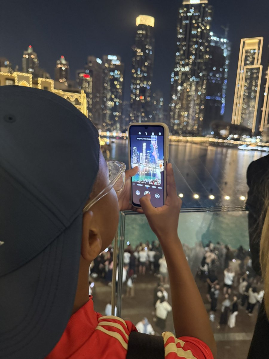 plantmomB's tweet image. He thinks I’m showing him the world, not knowing that every place, every moment, every feeling is new to me too . we’re discovering it together 🤍