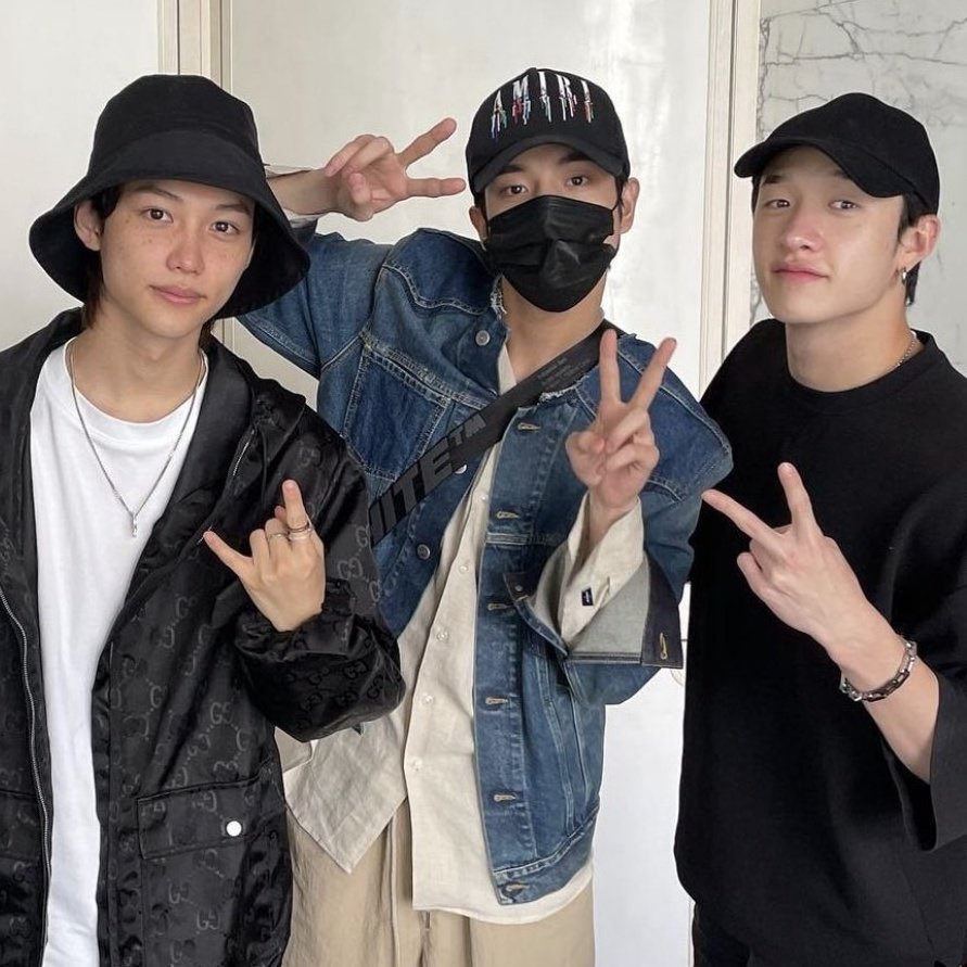 Charlot02655183's tweet image. Jake mentioned Felix and Chris from Stray Kids, in the interview of The Hollywood Reporter.

💬 You have this crazy schedule that you’ve described as structured. It seems to have been helpful, but what do you do then to take care of yourself in this situation? I assume you’re…