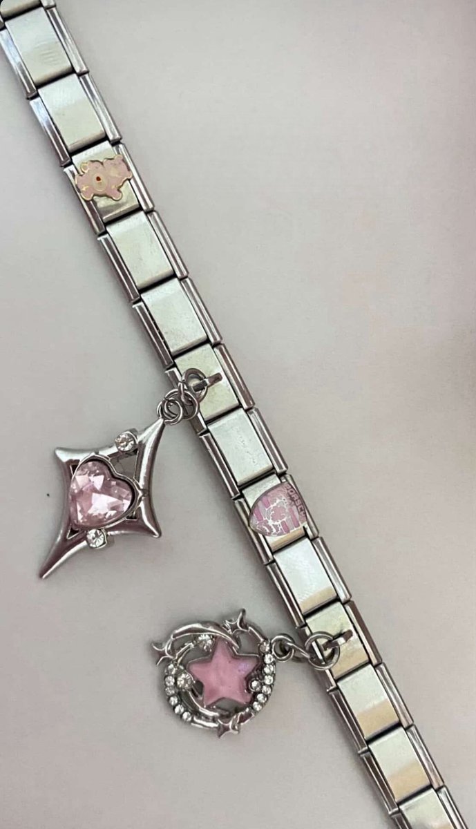 𝓑𝓮𝓵𝓵𝓮 tweet media