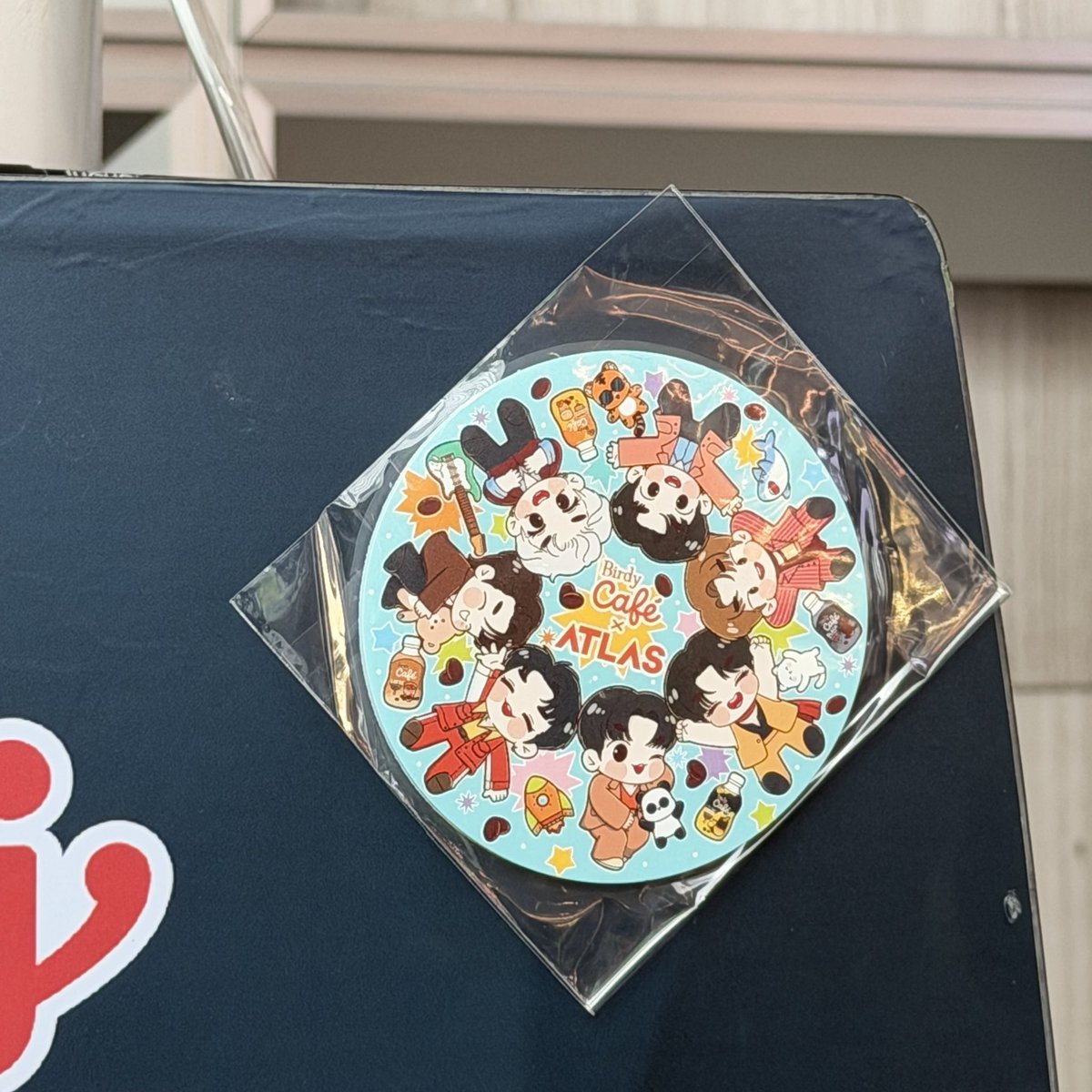 เจอพี่เบอร์ดี้มาออกบูทค้าบ ลองชิมแล้วอร่อยมาก 😍🖤

( magnet 7 คน น่ารักที่สุดในโลกเลยค่ะ 🤏🏻 )

#BirdyCafexATLAS 
#MuonATLAS #Muonsan
#ATLAS_TH