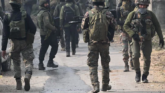 DarKoshal's tweet photo. Security forces continue intensive search-and-cordon operations in #Chatroo, #Kishtwar 🚔🌲 as Operation Trashi-I enters its third week, targeting #terrorists hiding in dense forest areas.
#Kishtwar #JammuAndKashmir #OperationTrashi #CounterTerrorOps @RDXThinksThat @SrinagarGirl https://t.co/exvkgd04hC