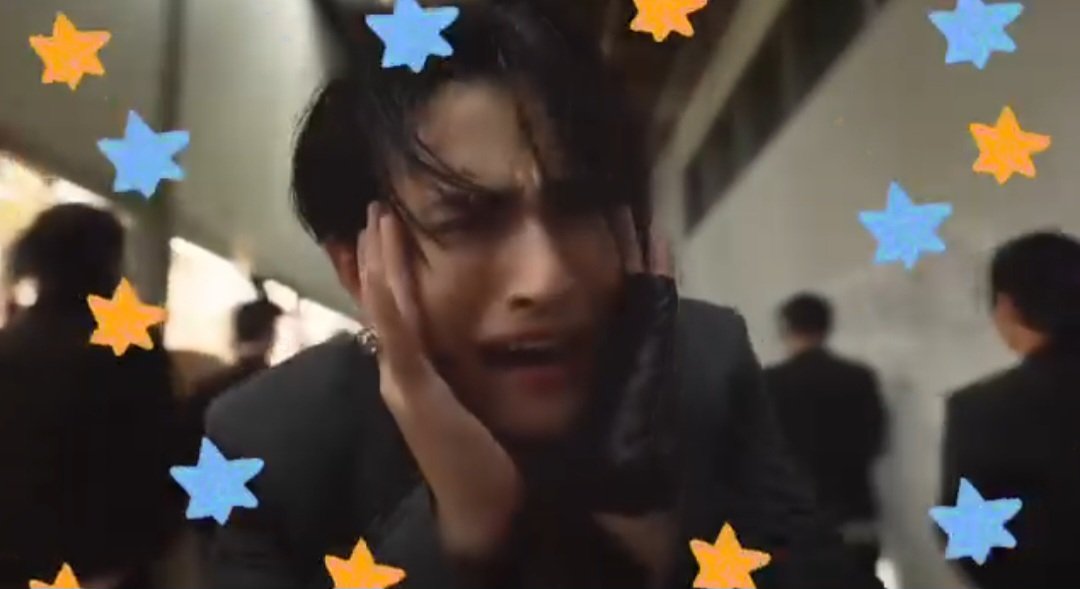 ladyheronstairs's tweet photo. WHO IS THIS DRAMA KING??? 🤣🤣🤣🤣🤣

#CLO_VER
#BadBoyNoDoCLO_VER
#barcodetin https://t.co/Gr1NpuNYx6