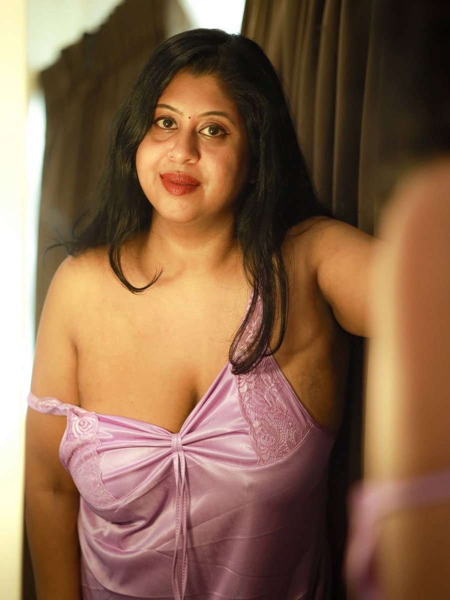 YaminiReddy_'s tweet photo. The reason why men love aunties https://t.co/barj4LV2jJ